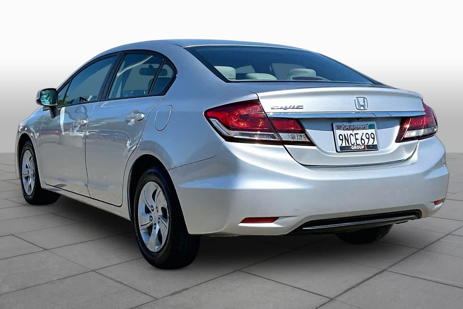 Used 2013 Alabaster Silver Metallic Honda LX image 11