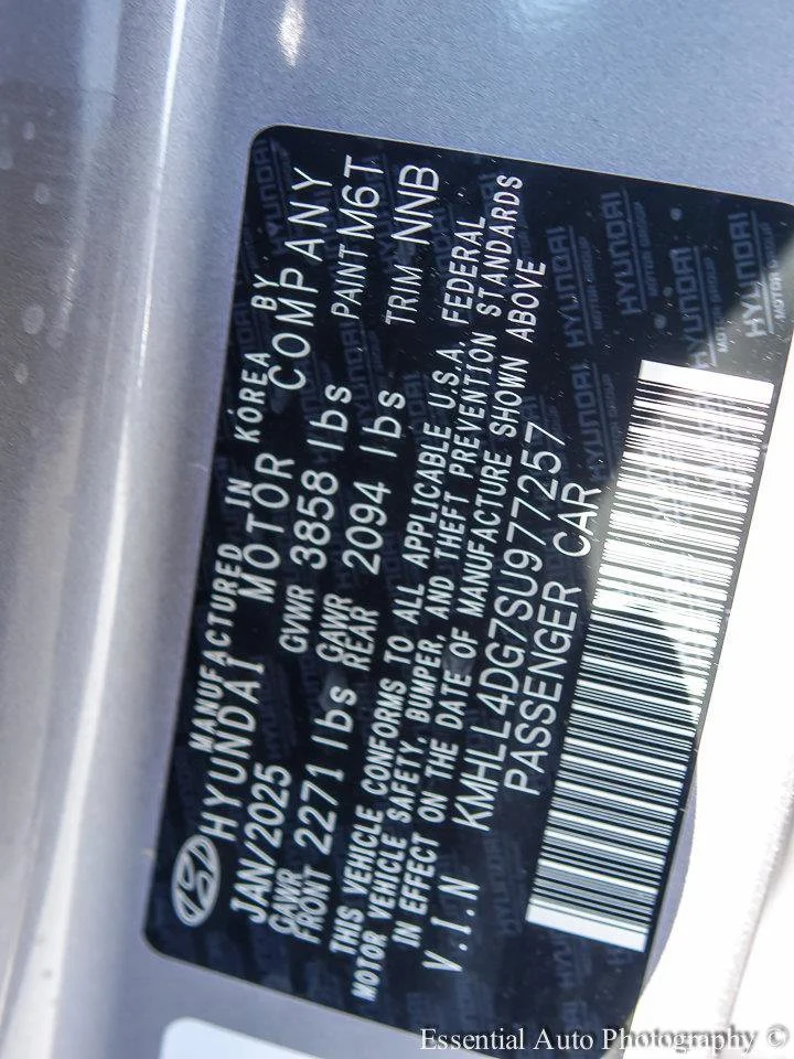 Used 2025 Fluid Metal Hyundai SE image 23