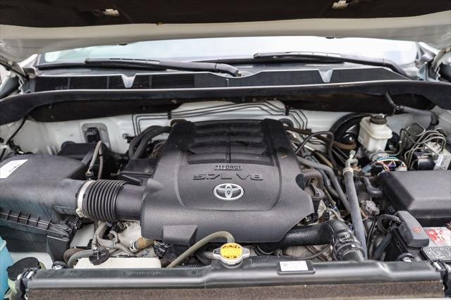 Certified Used 2017 SUPER WHITE Toyota  image 26