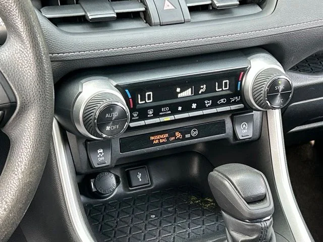 Used 2020  Toyota XLE image 55