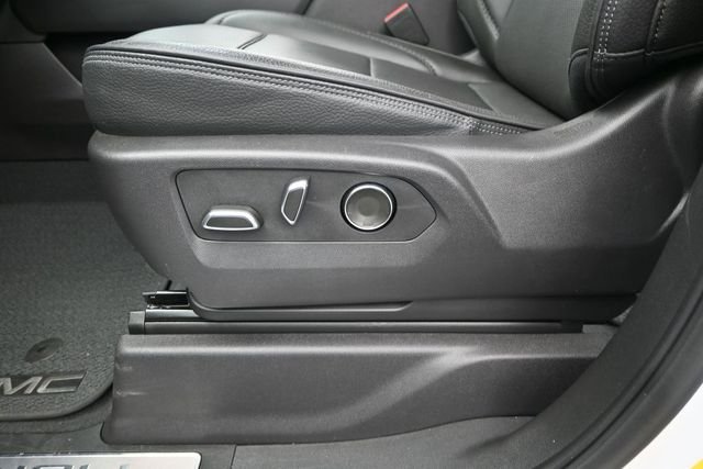 Used 2024 White Frost Tricoat GMC Denali image 12