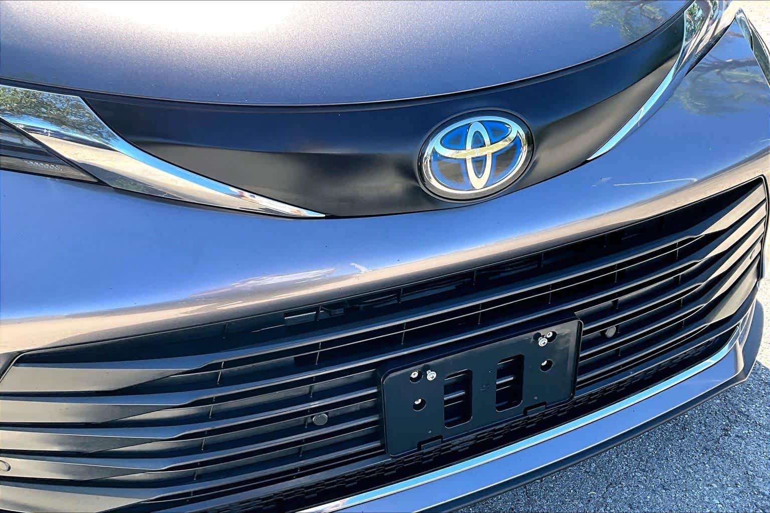 Used 2024 Predawn Gray Mica Toyota XLE image 30