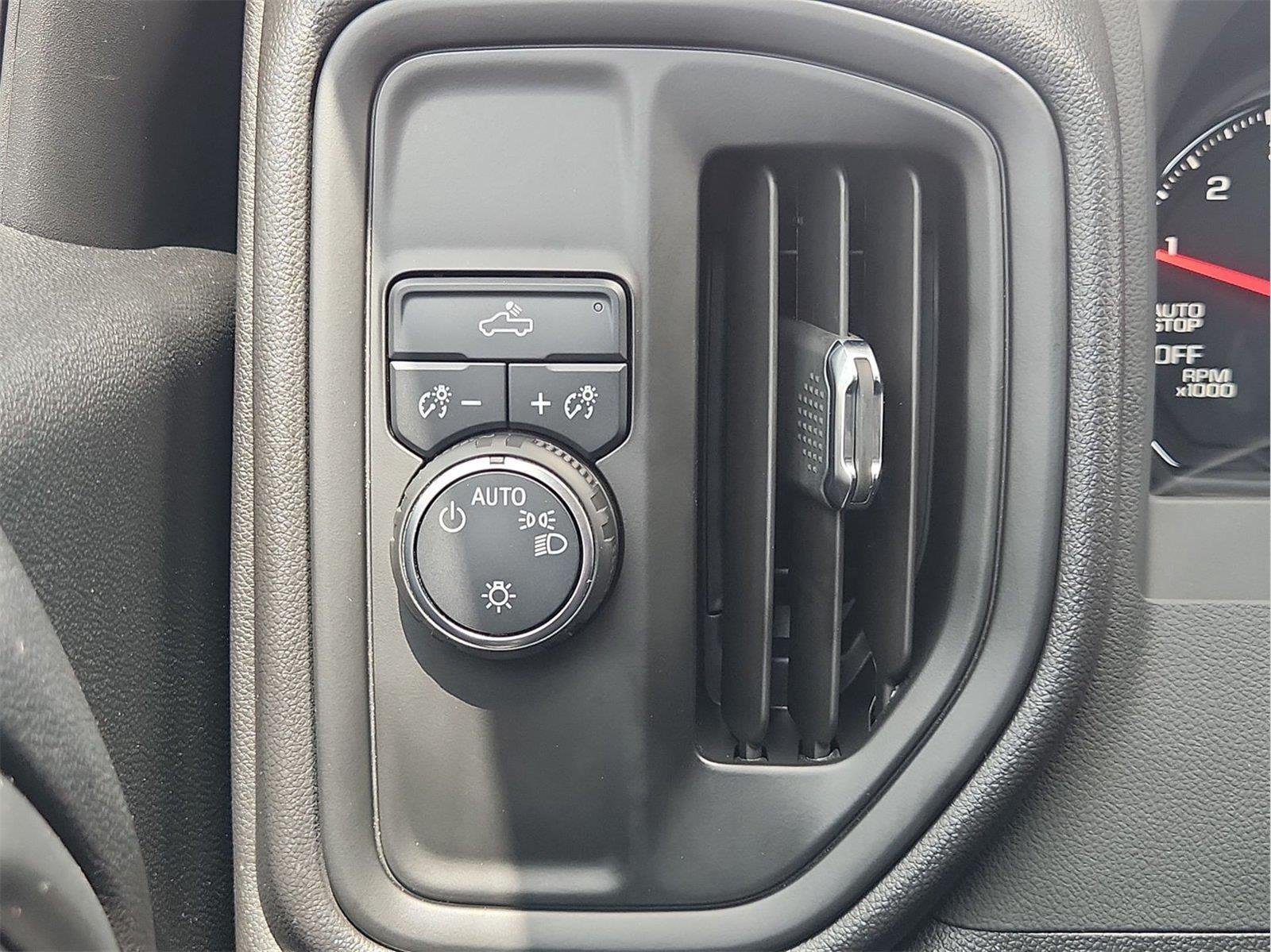 2024 Chevrolet Silverado 1500 photo 17 of 32