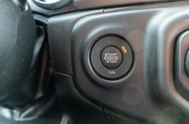 Used 2022 Blue Jeep Sport image 21