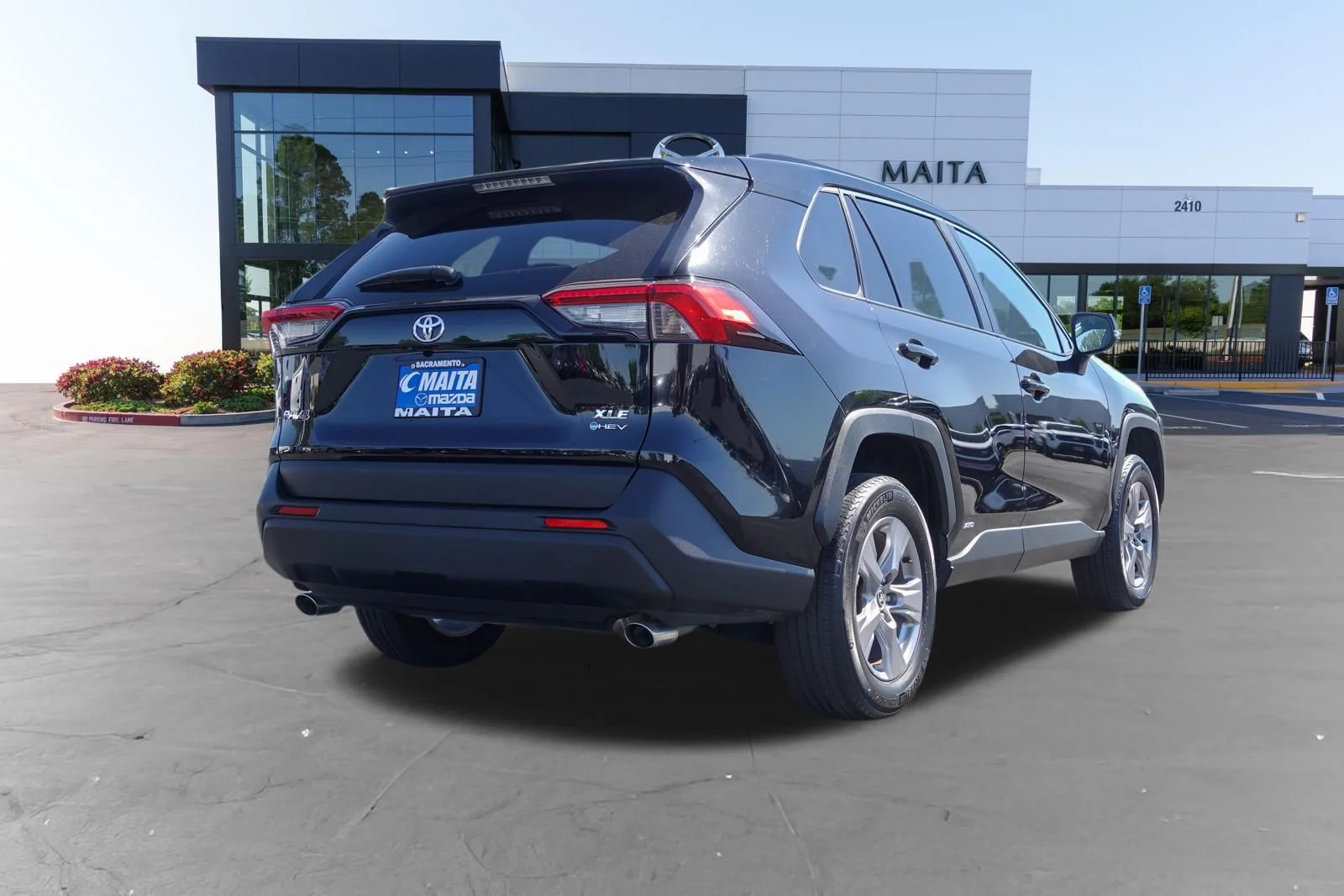 Used 2025 Midnight Black Metallic Toyota XLE image 3