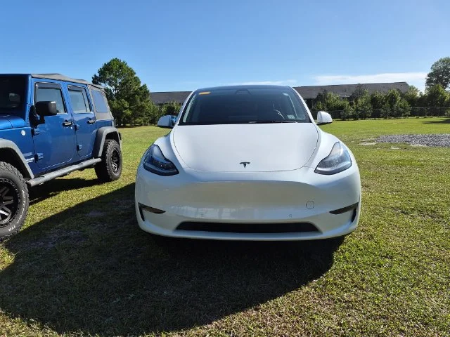 Used 2021 White Tesla Long Range image 2