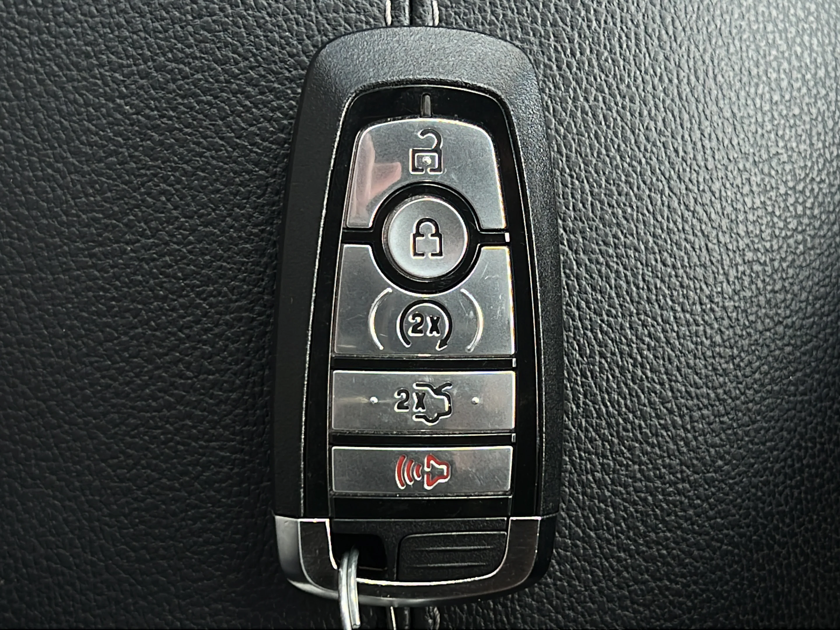 Used 2022 Silver Metallic Ford GT Premium image 21