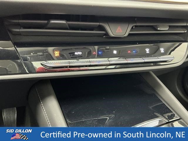 Used 2025 White Frost Tricoat Buick Avenir image 12