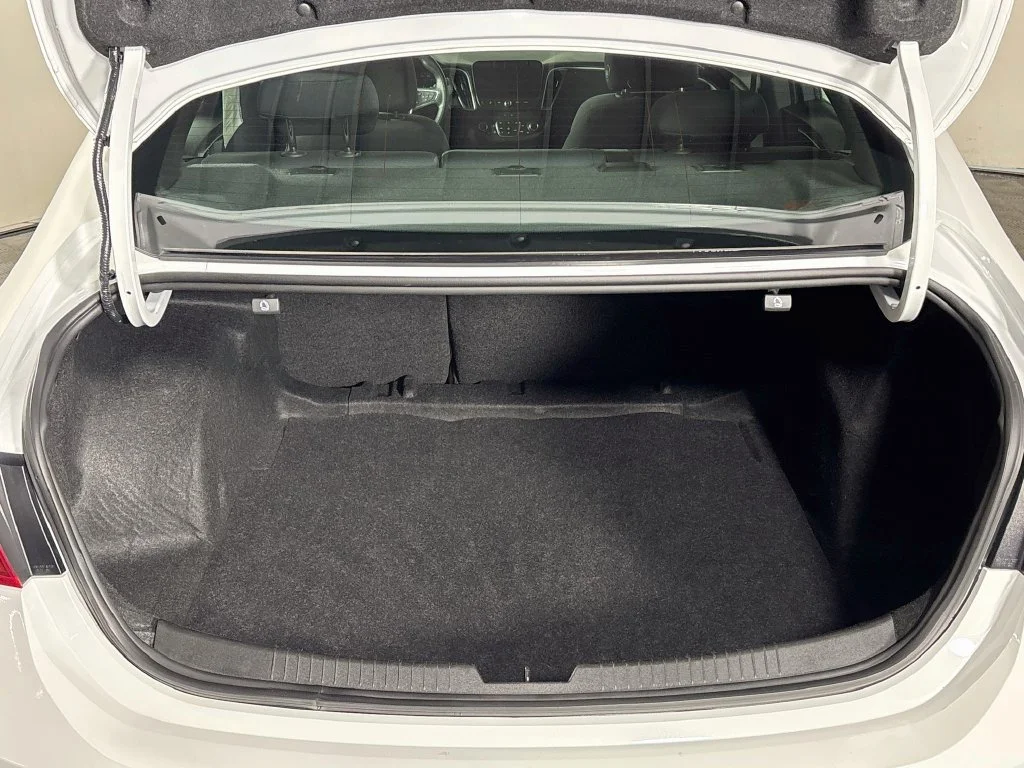 Used 2025 White Chevrolet LT image 20