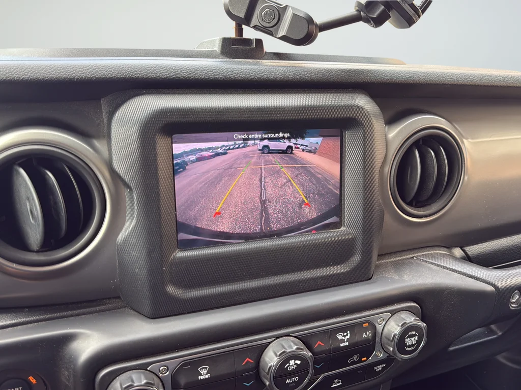 Used 2021 Green Jeep Sport S image 15
