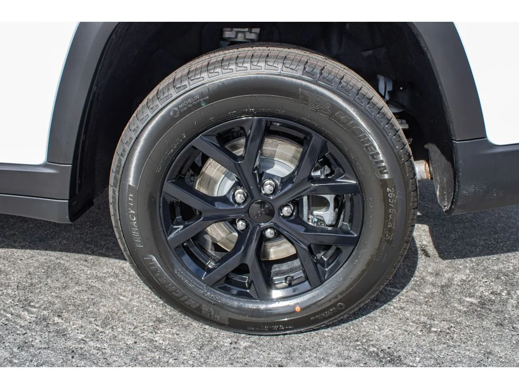 New 2026 Bright White Clearcoat Jeep Laredo Altitude image 8