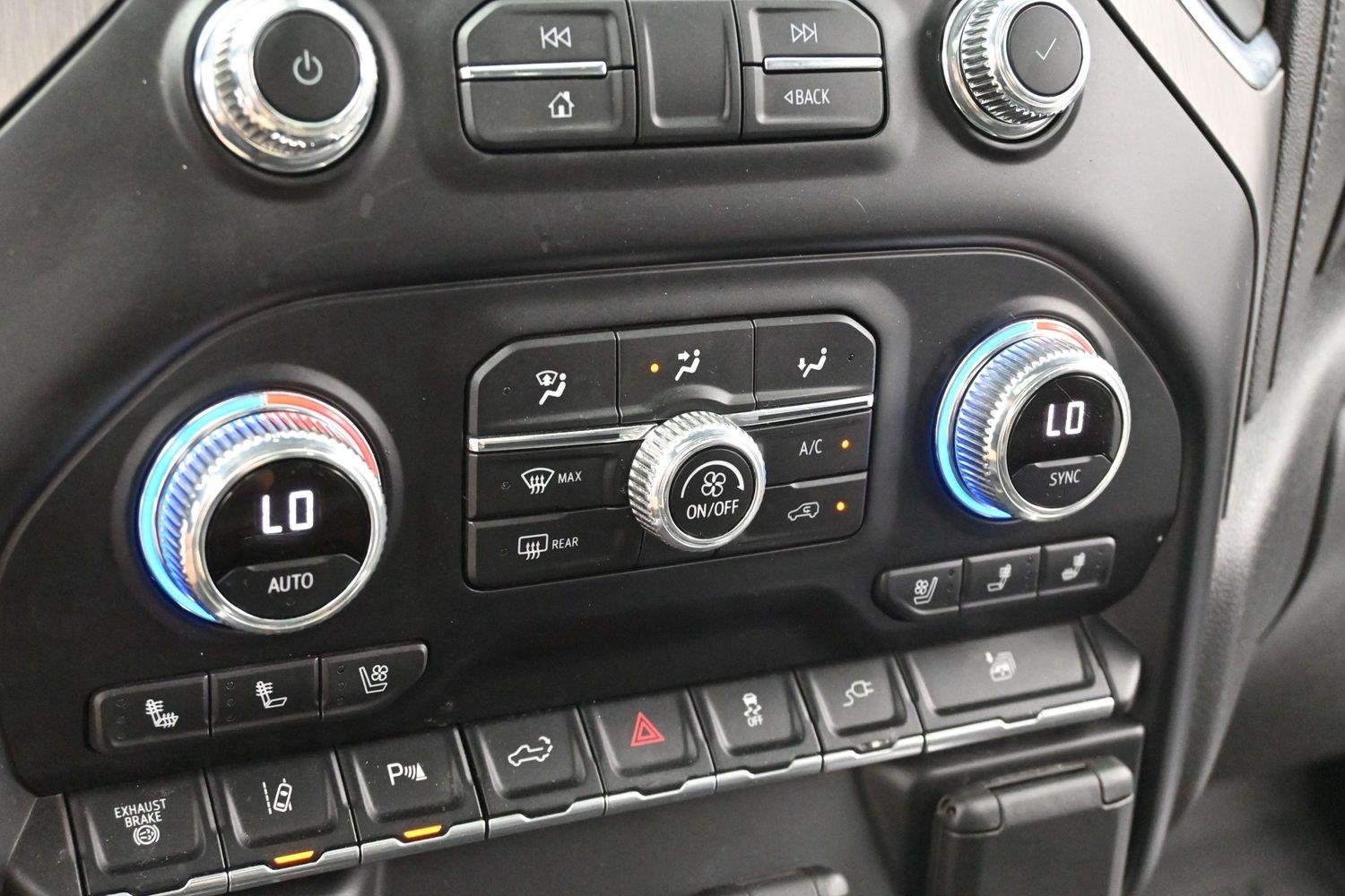 Used 2022 White Frost Tricoat GMC Denali image 22