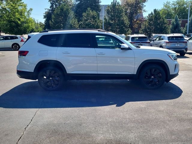 New 2026 White/off-white Volkswagen SE w/Technology image 9