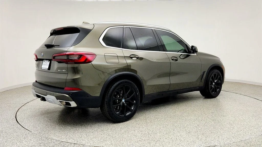 Used 2020 Manhattan Green Metallic BMW xDrive40i SAV w/ Vernasca Leather & Convenience Pkg image 5
