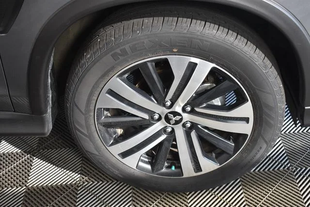 Used 2025 Gray Mitsubishi 2.0 ES image 12