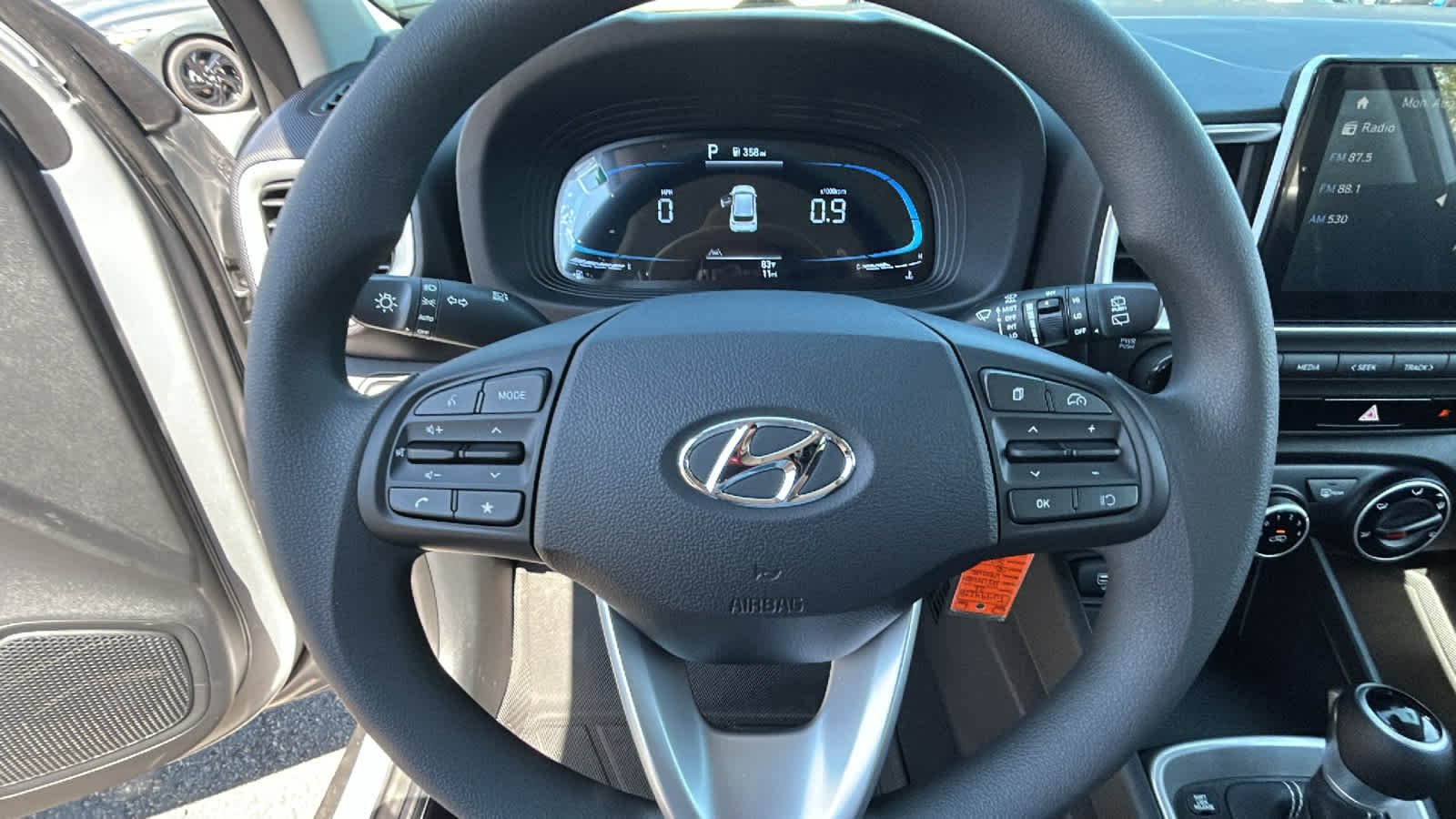 New 2026 Shimmering Silver Hyundai SE image 18
