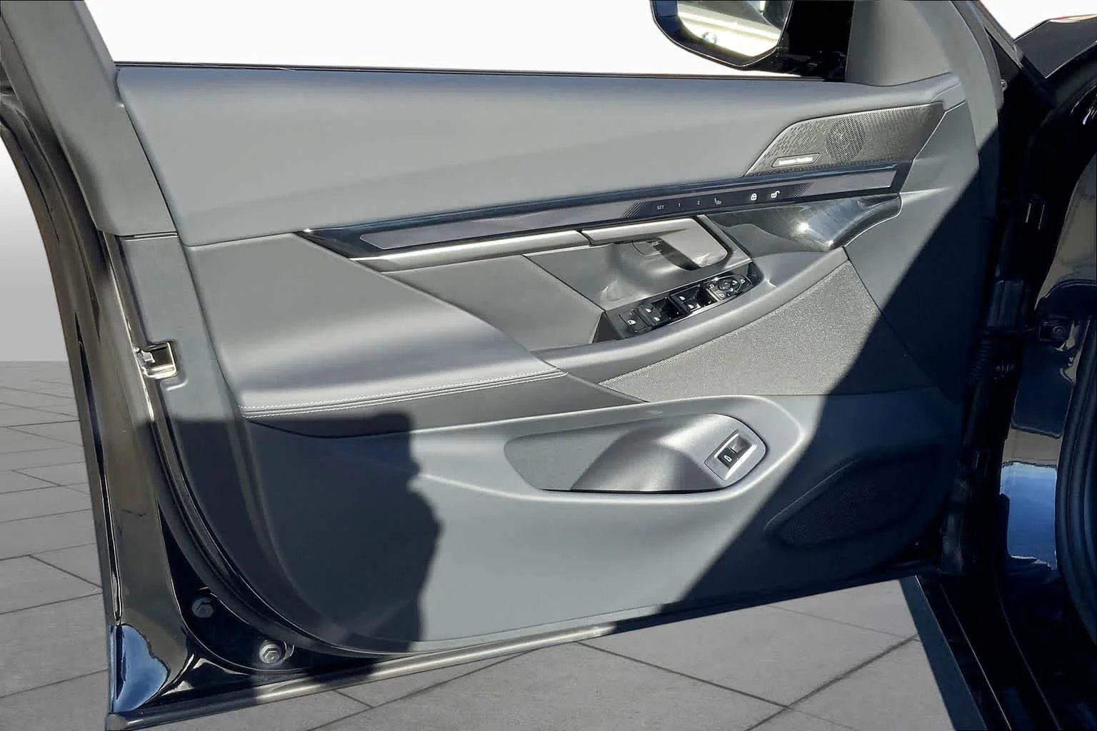 New 2026 Carbon Black Metallic BMW eDrive40 image 10