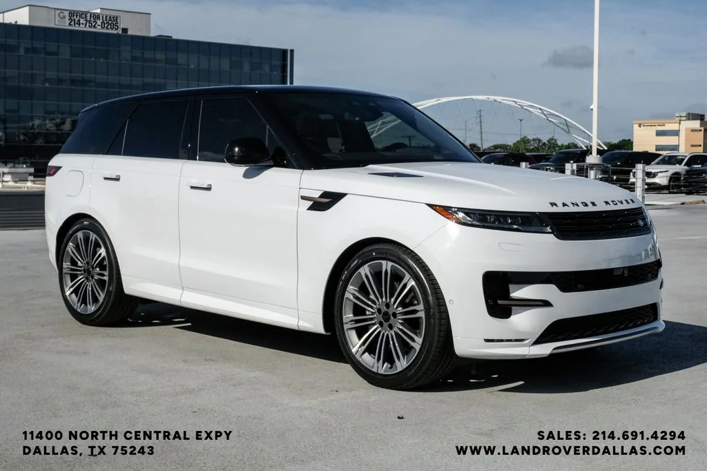 New 2026 Fuji White Land Rover Dynamic SE image 4