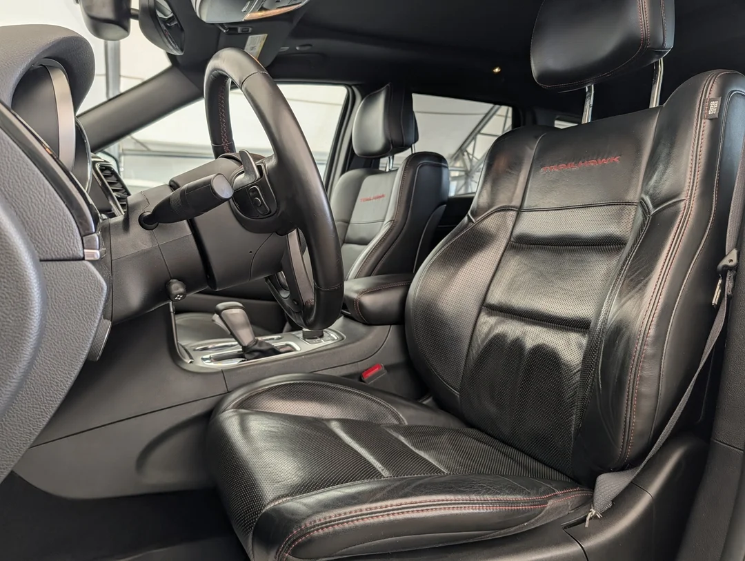 Used 2019 Green Jeep Trailhawk - - 4x4 - 5.7L HEMI V8 - Blind Spot Monitor - Backup Camera & More! image 15