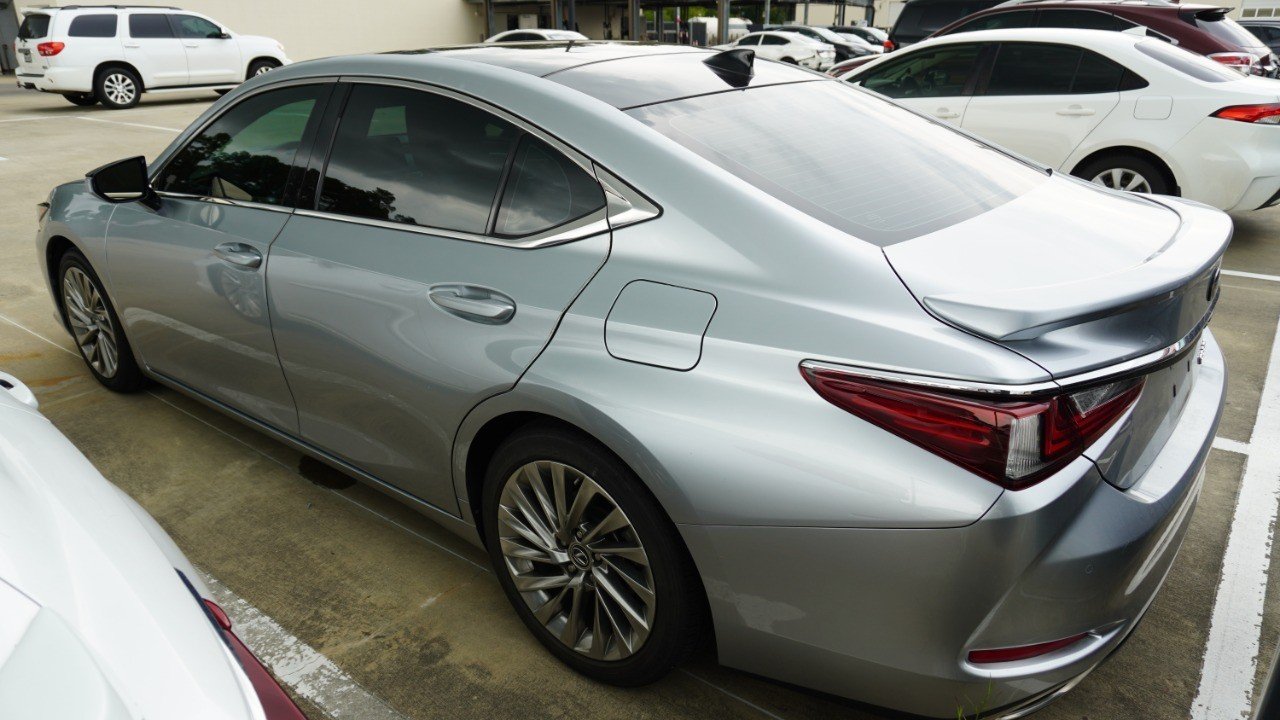 Certified Used 2022 Silver Lexus ES 350 Ultra Luxury image 9