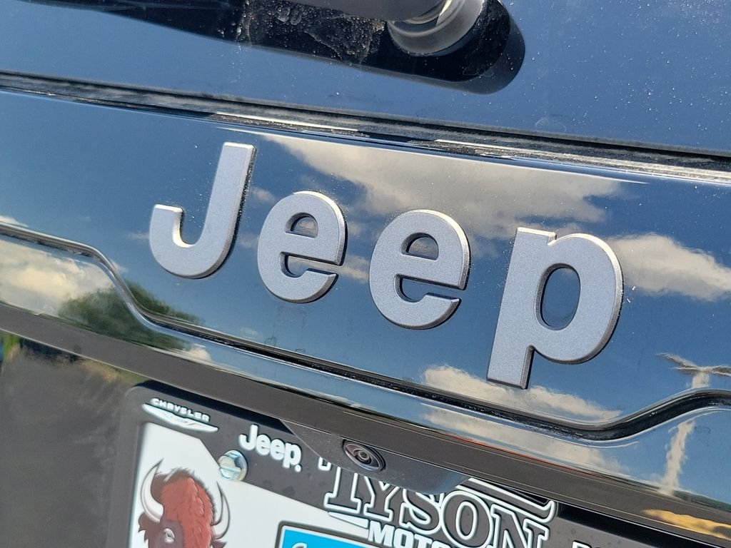 New 2026 Diamond Black Crystal Pearlcoat Jeep Limited image 6