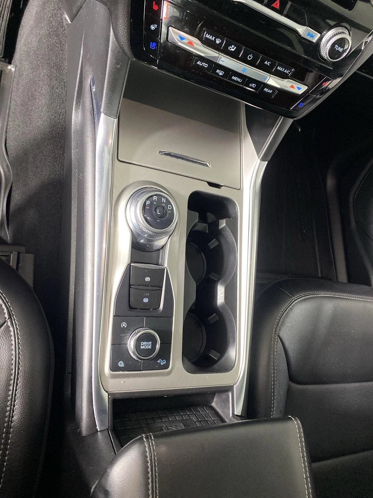 Used 2023 Iconic Silver Ford Limited image 24