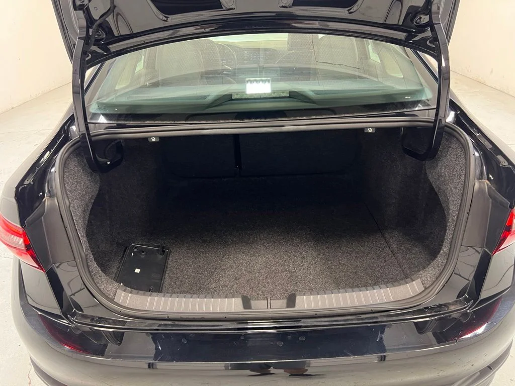 2024 Volkswagen Jetta SE - Photo 31