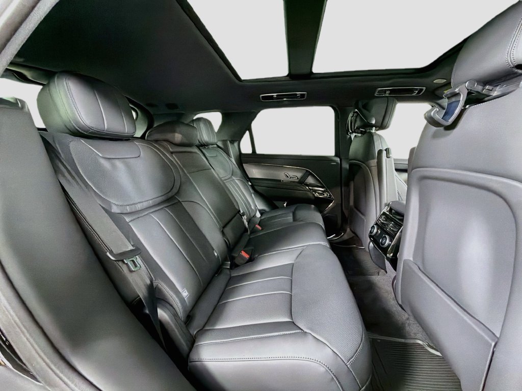 New 2027 Santorini Black Land Rover  SE P360 image 29