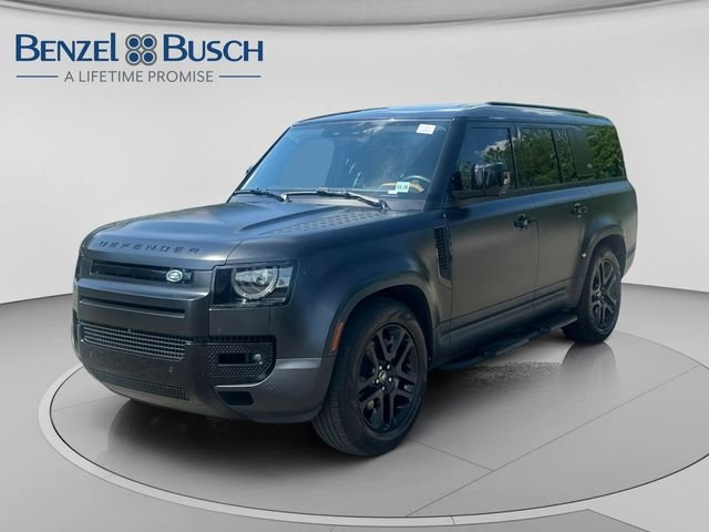 2023 Land Rover Defender SE's photo