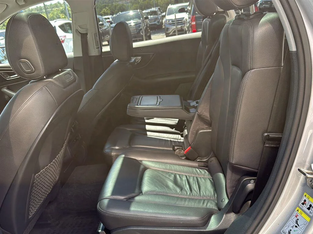 Used 2017 Florett Silver Metallic Audi Premium Plus image 22