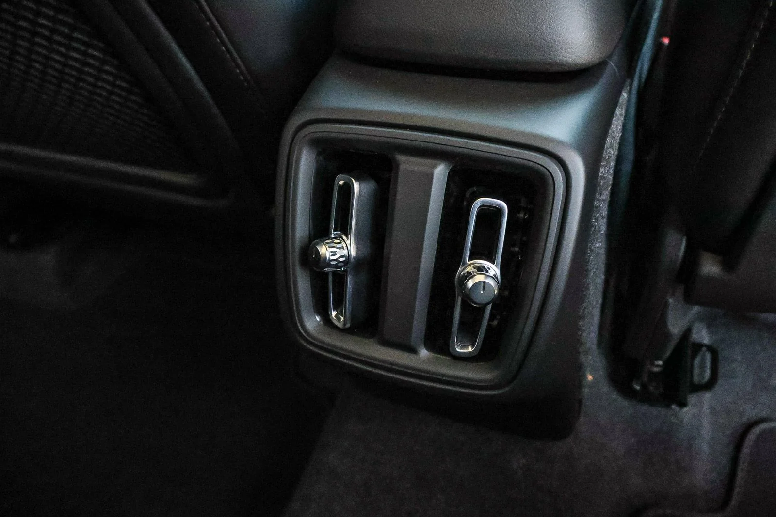 2026 Volvo XC40 Core - Photo 23