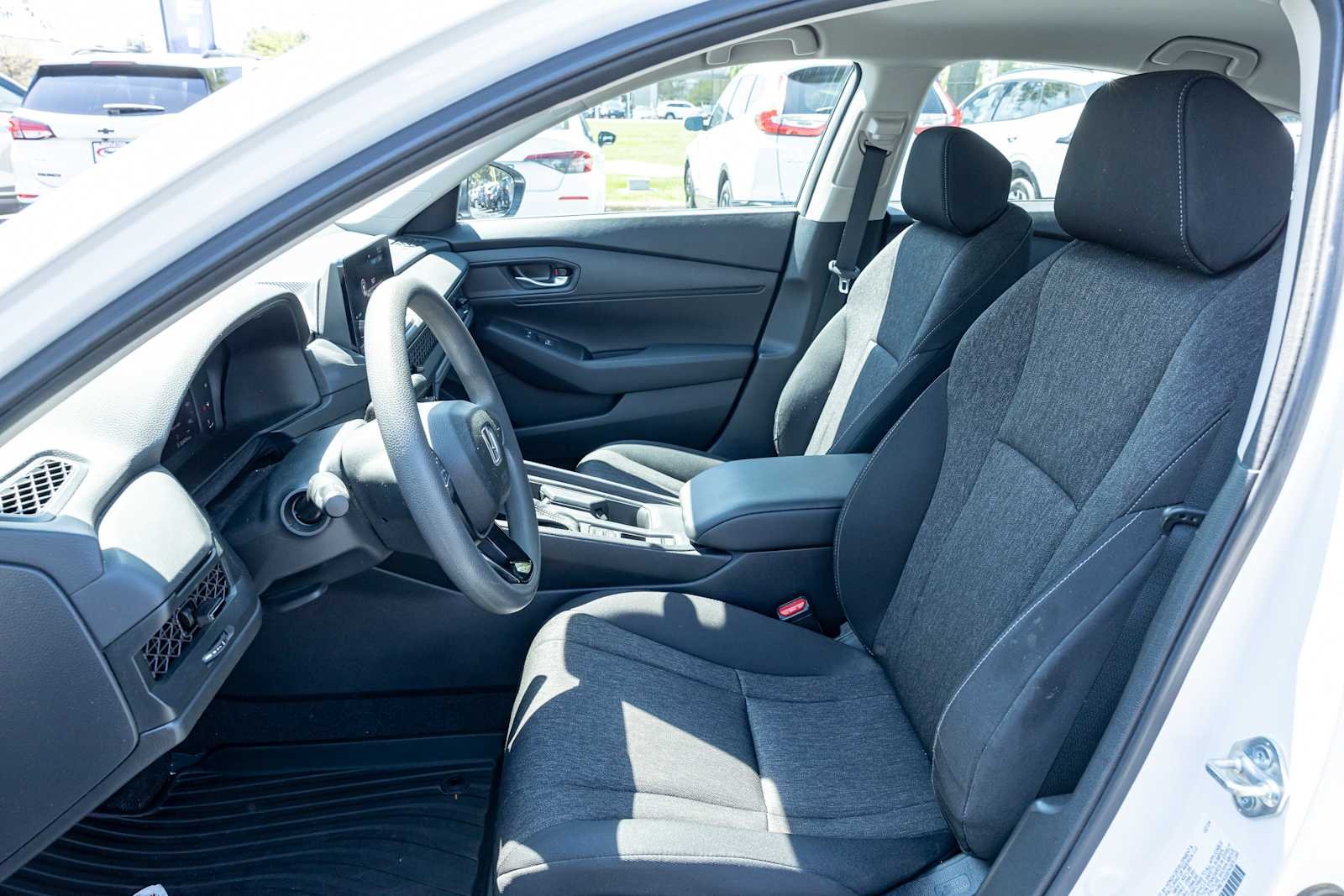Used 2024 Platinum White Pearl Honda LX image 25