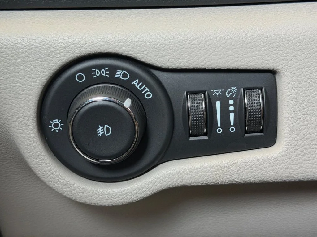 Used 2024 White Chrysler Touring L image 24