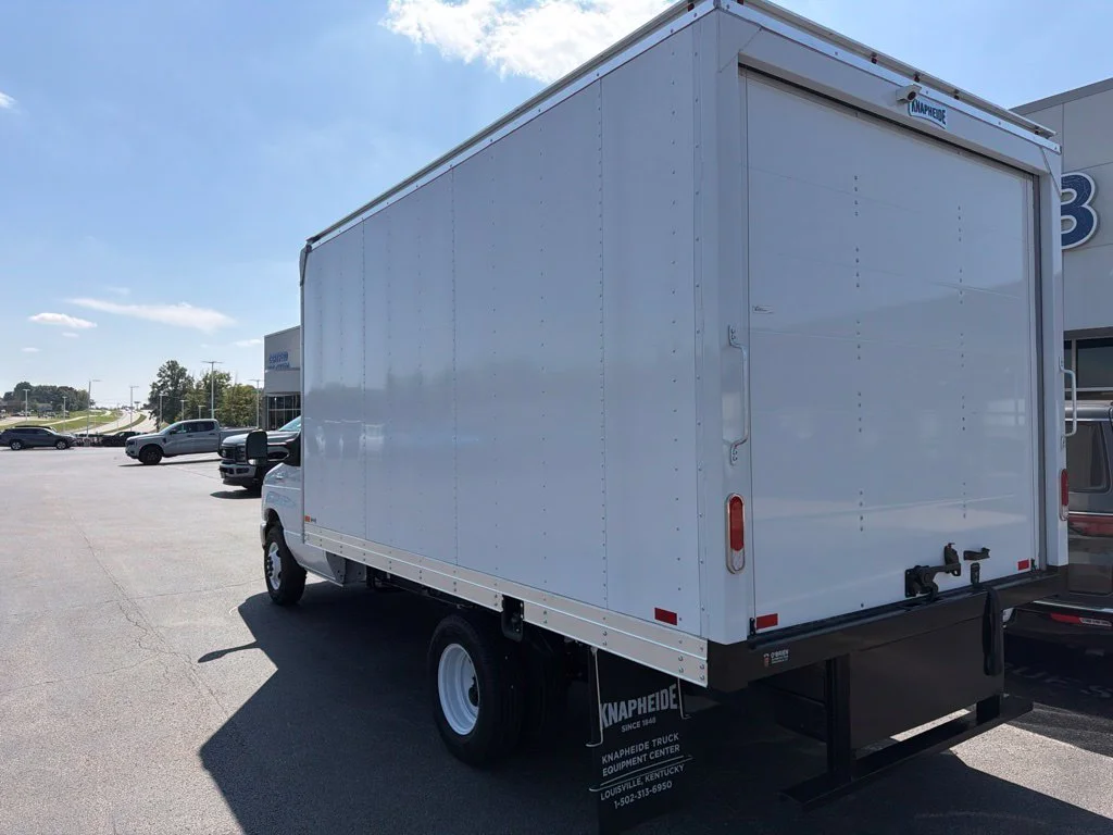 New 2027 Oxford White Ford E-350 SRW image 3