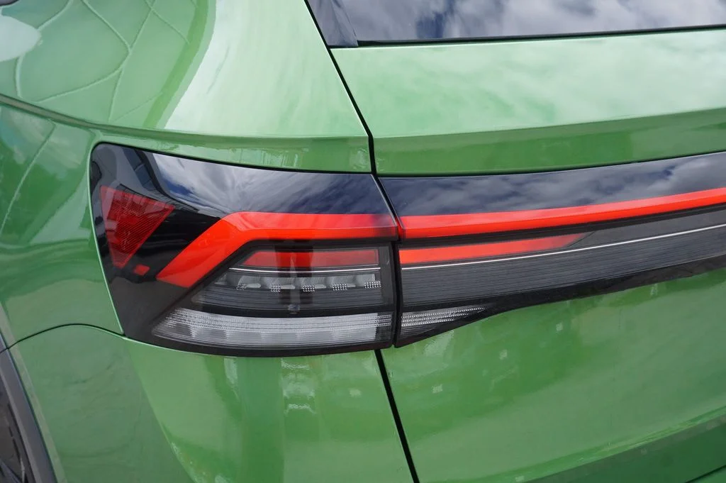 Certified Used 2025 Green Volkswagen 1.5T SE Black image 32