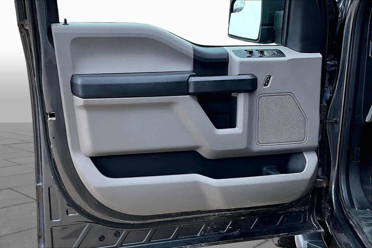 Used 2017 Magnetic Metallic Ford XL image 11