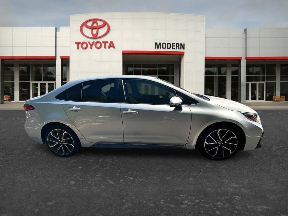 Used 2022 Classic Silver Metallic Toyota SE image 18