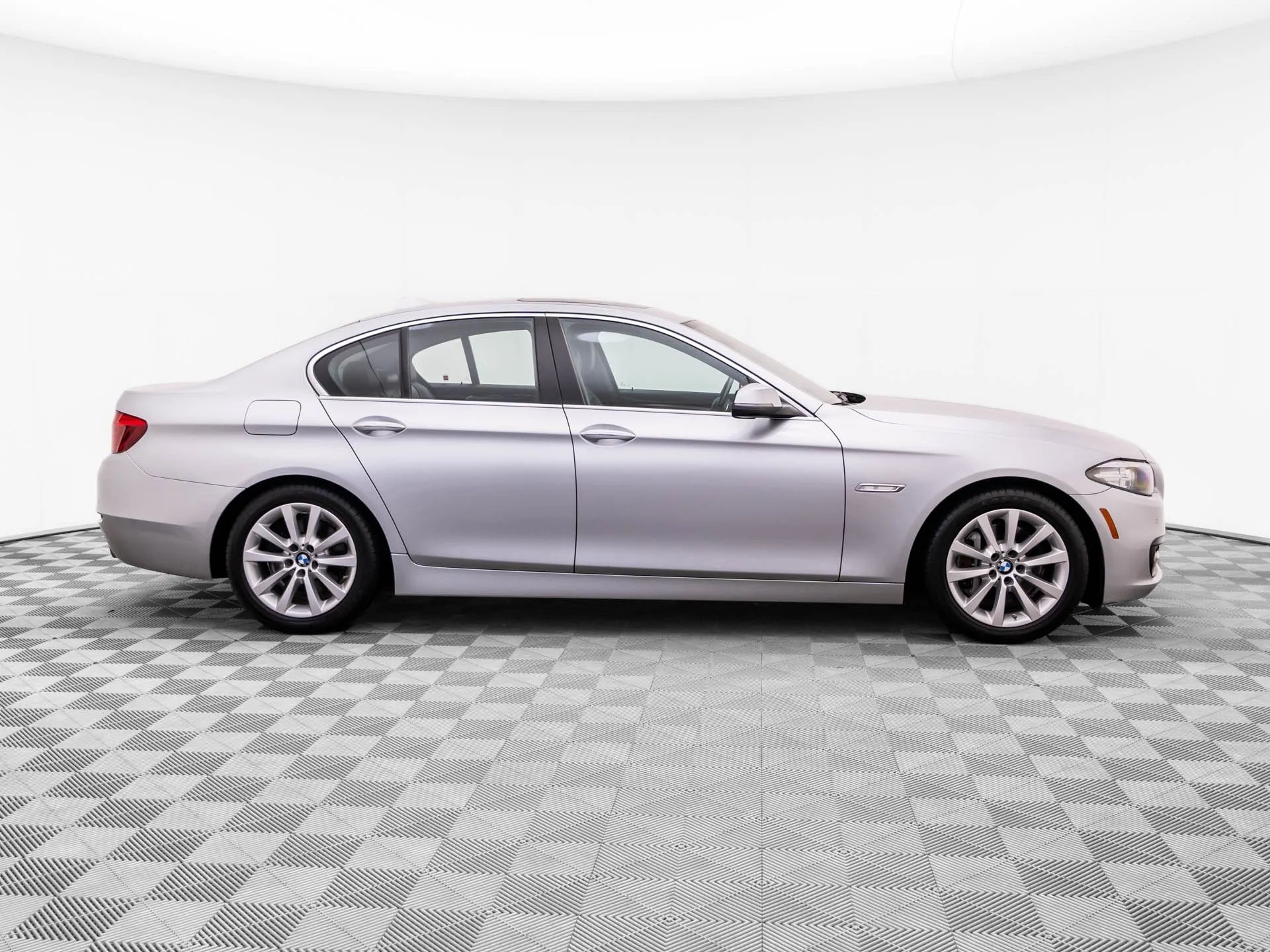 Used 2016 Silver BMW 535i xDrive image 8