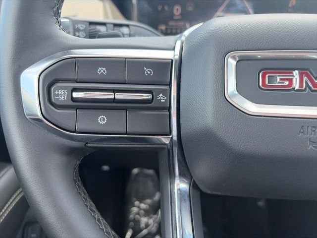 Used 2025 White GMC Elevation image 27