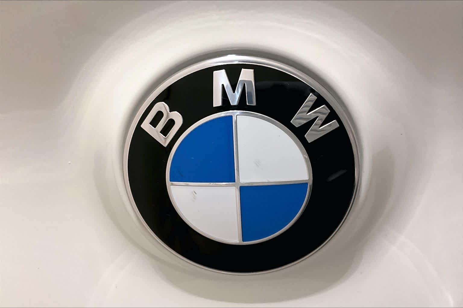 Used 2025 Alpine White BMW 30 xDrive image 32