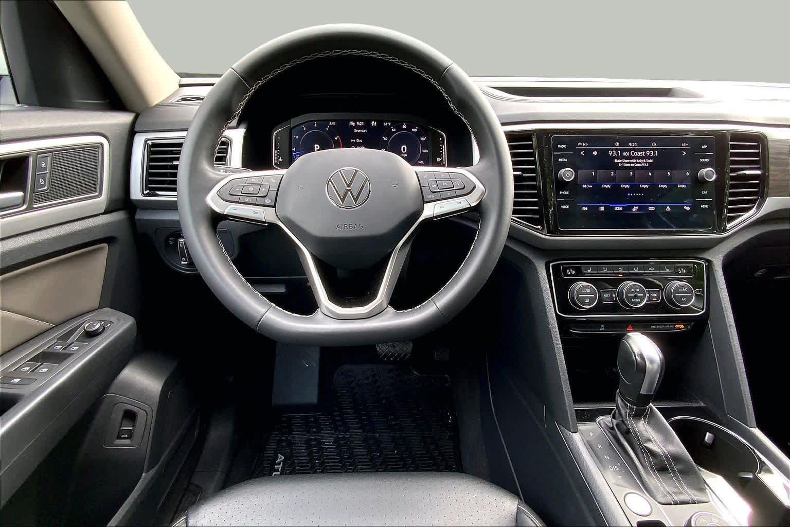 Used 2023 Pure White Volkswagen 3.6L V6 SE w/Technology image 6