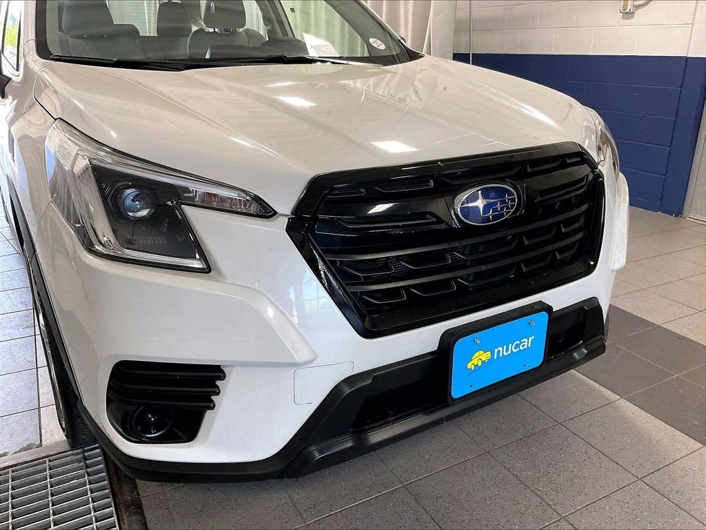 Used 2023 White Subaru Base image 30