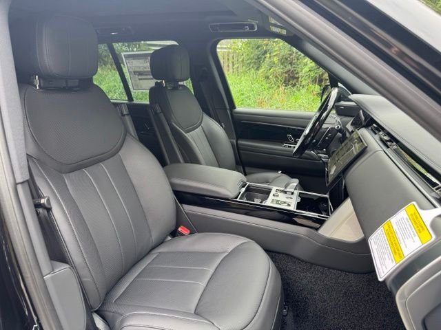 New 2027 Santorini Black Land Rover SE image 21