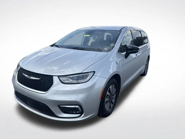 Used 2024 Chrysler Pacifica Hybrid Select