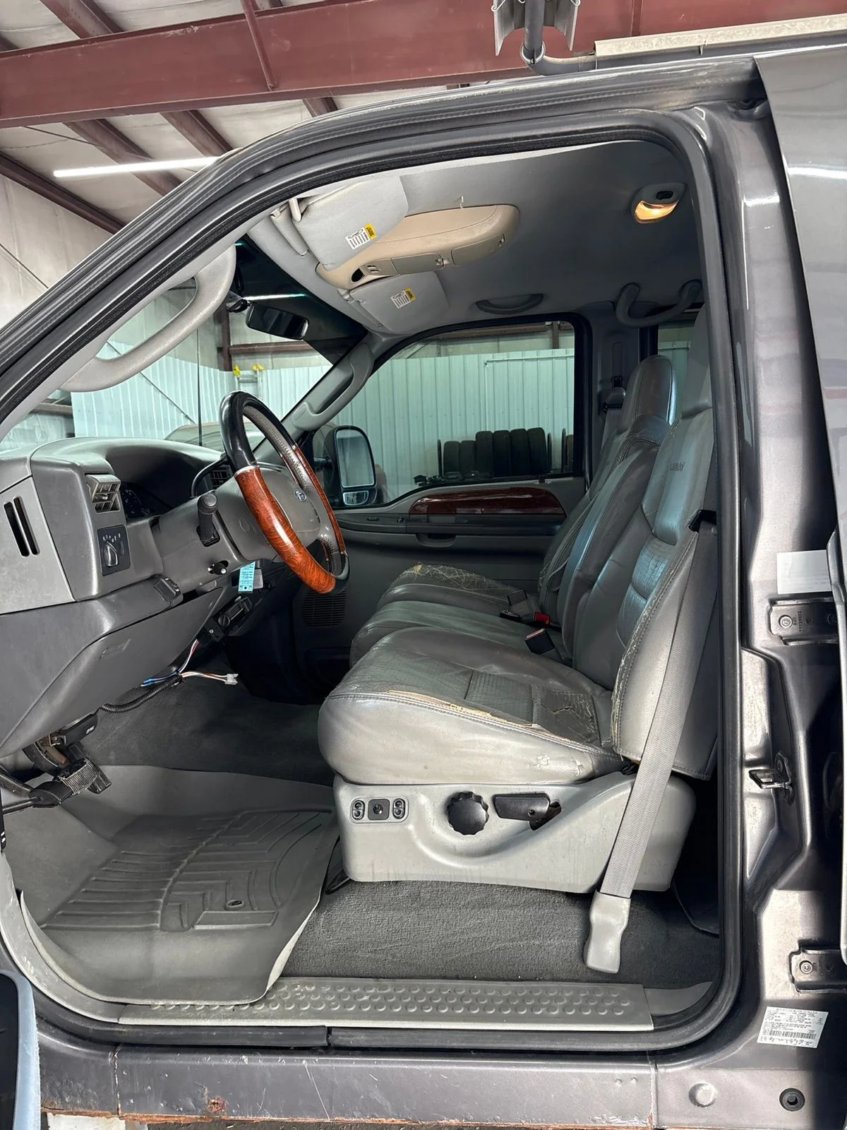 Used 2003 Gray Ford Lariat image 9