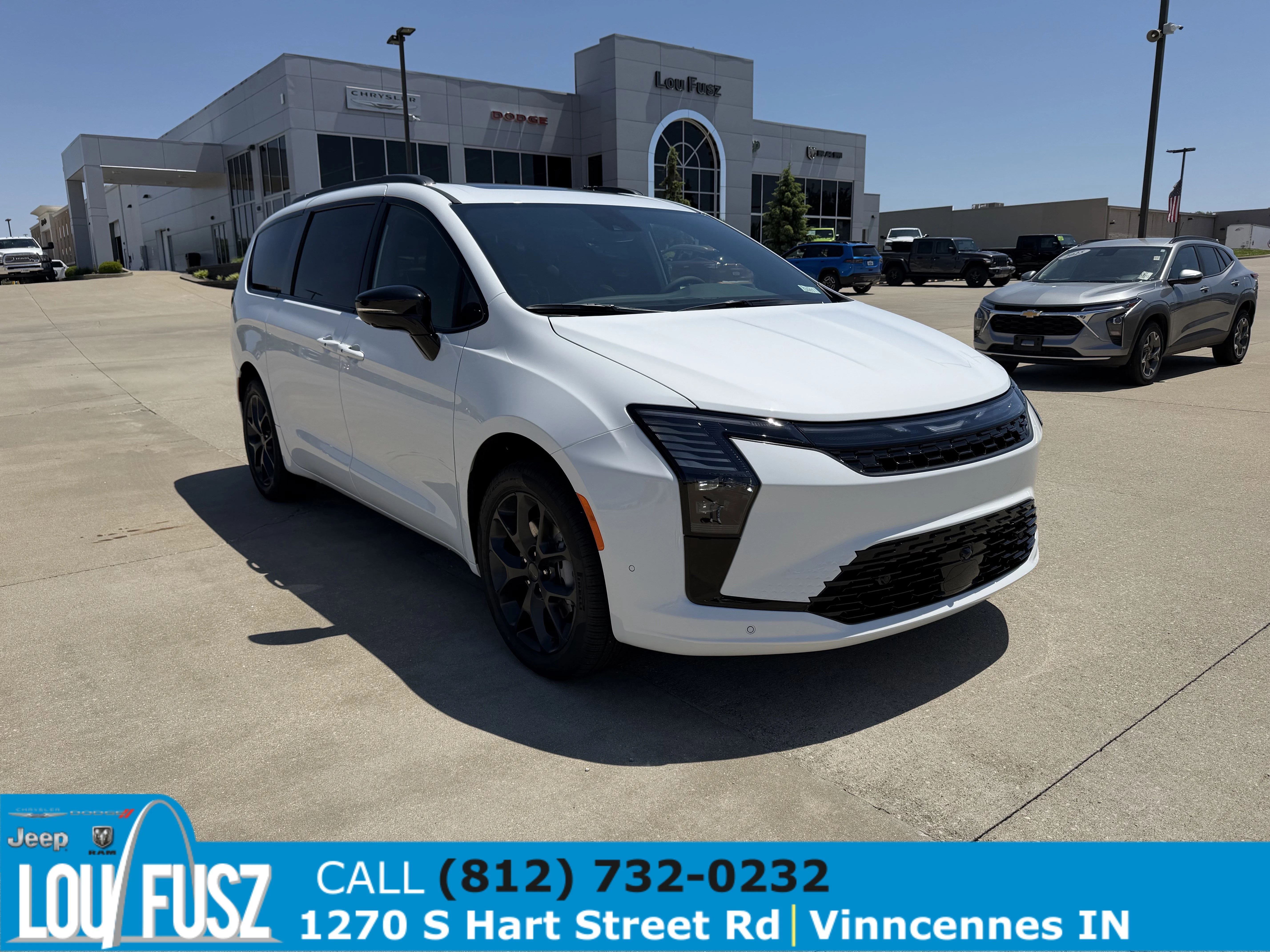 2027 Chrysler Pacifica Limited AWD's photo