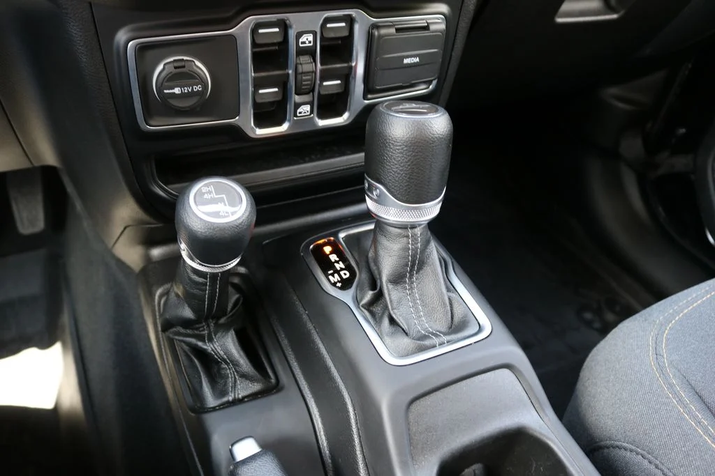 Used 2024  Jeep Sport image 22