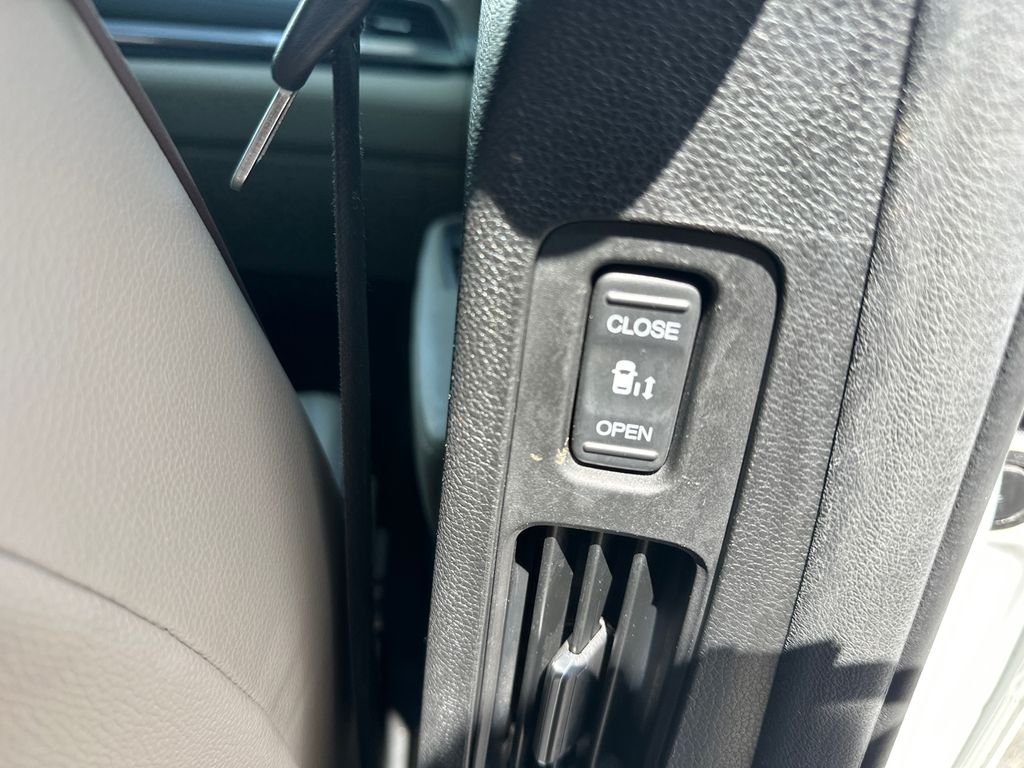Used 2021  Honda Elite image 16