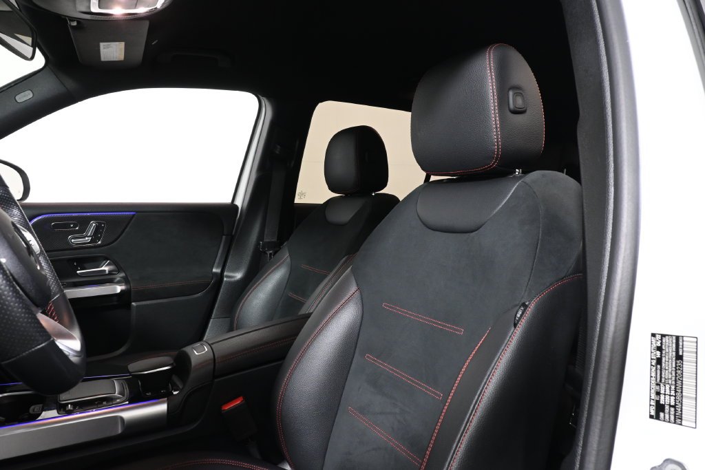 Used 2022  Mercedes-Benz GLB 35 AMG® image 5