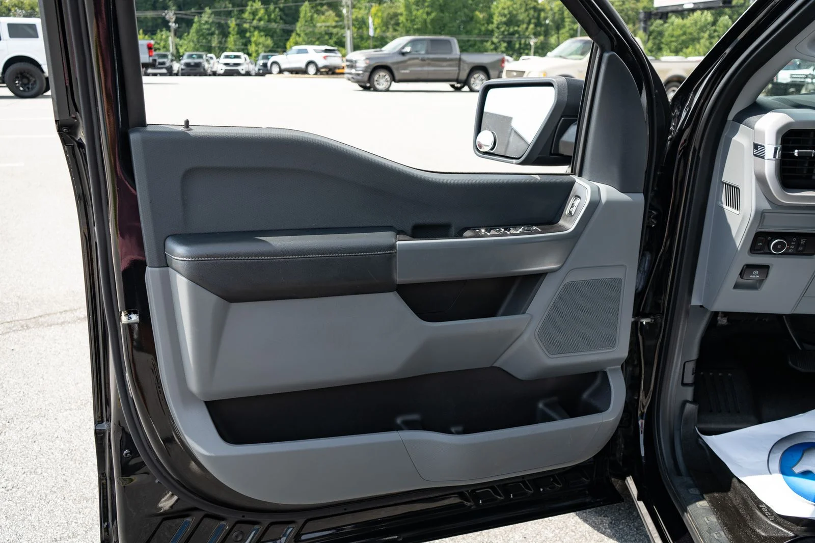 Used 2023  Ford XLT image 16